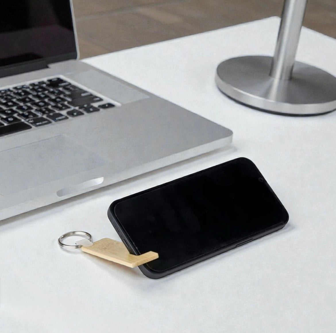 Schlüsselanhänger mit Handyhalter