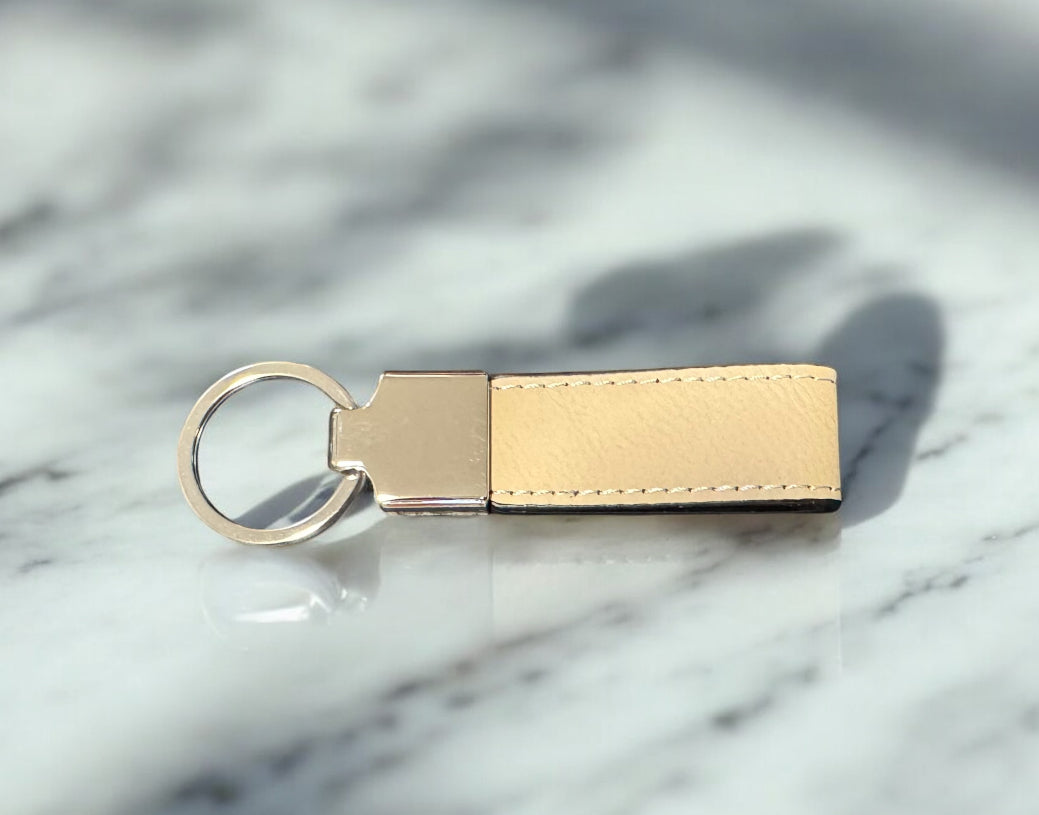 Personalisierter Schlüsselanhänger aus PU-Leder – mit Gravur & Wunschtext