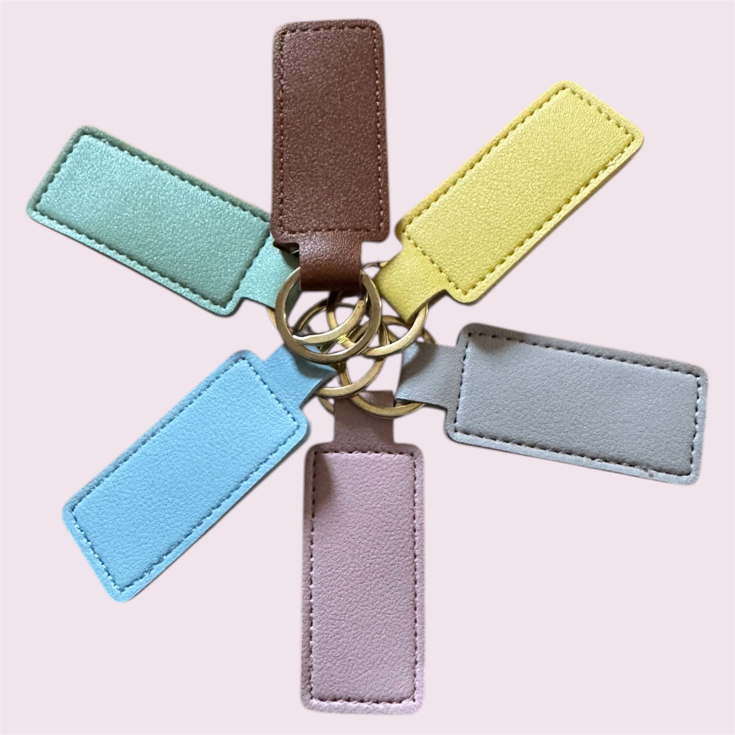 Gravierter Schlüsselanhänger aus PU-Leder, langlebig und praktisch