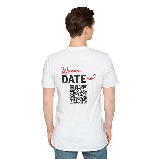 Personalisiertes QR-Code T-Shirt Wanna Date Me Rückansicht mit individuellem QR-Code zum Scannen


