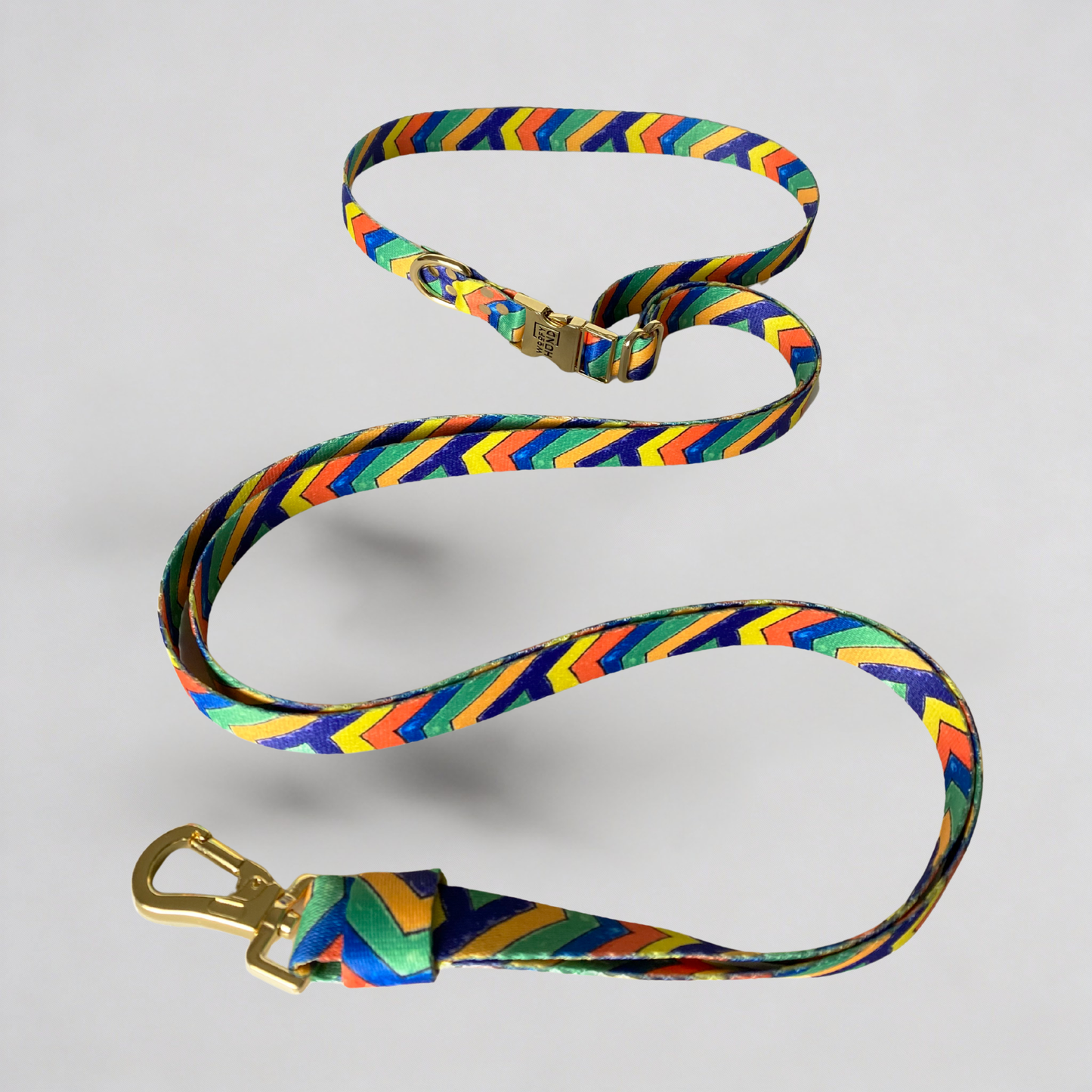 Festival Hands-Free Leine - Detailansicht der verstellbaren Hüftgürtelfunktion mit goldenen Karabinern