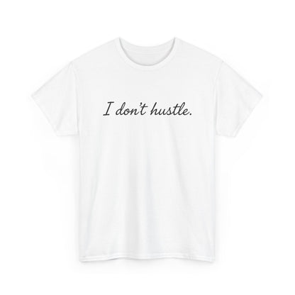 I Don't Hustle – Minimalistisches Statement T-Shirt