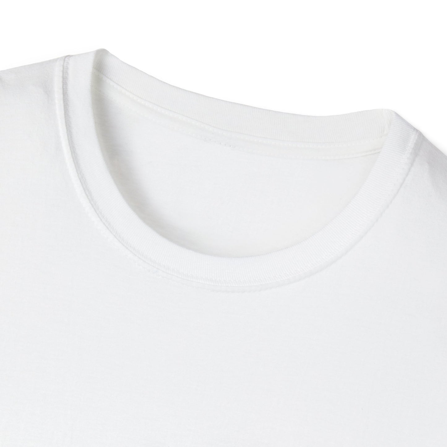 Person trägt personalisiertes Dating T-Shirt mit QR-Code für Social Media
