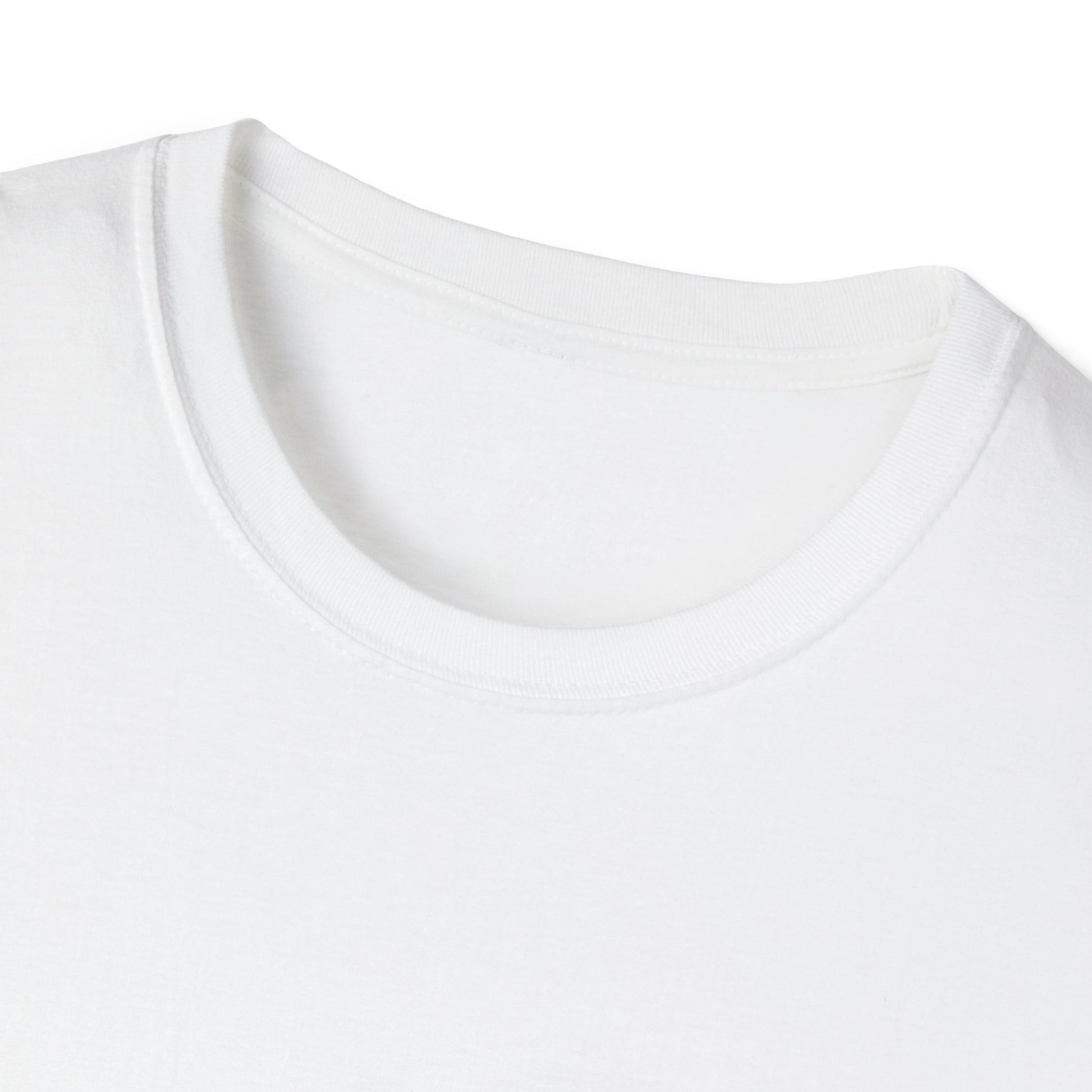 Person trägt personalisiertes Dating T-Shirt mit QR-Code für Social Media
