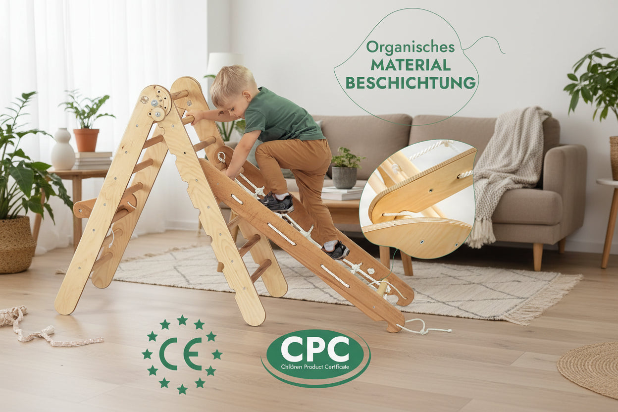  Kind klettert auf Montessori Kletterdreieck mit Rutsche – fördert Motorik und Gleichgewicht