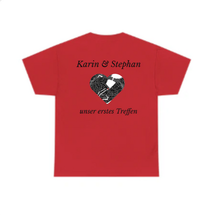Personalisiertes rotes T-Shirt mit individuellen Koordinaten auf der Rückseite – Baumwolle Rundhalsausschnitt