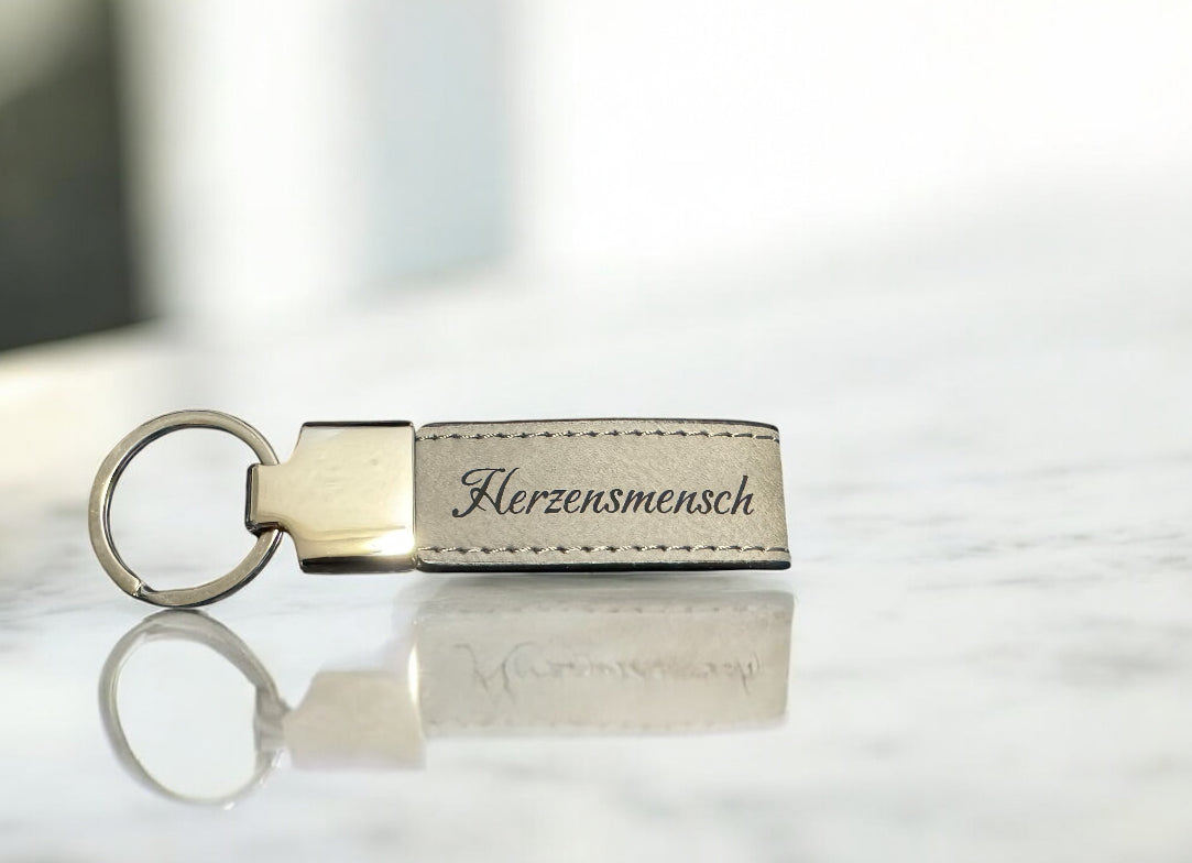 Personalisierter Schlüsselanhänger aus PU-Leder – mit Gravur & Wunschtext
