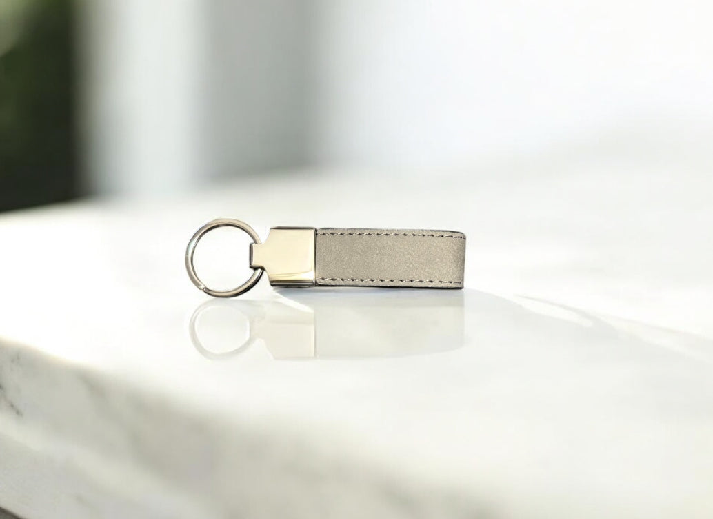 Personalisierter Schlüsselanhänger aus PU-Leder – mit Gravur & Wunschtext