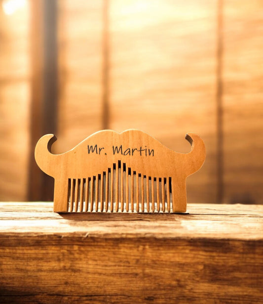 Stylischer Holz-Bartkamm mit Gravur