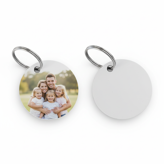 Weißer Schlüsselanhänger Rohling mit aufgedrucktem Familienfoto personalisiert Beispiel